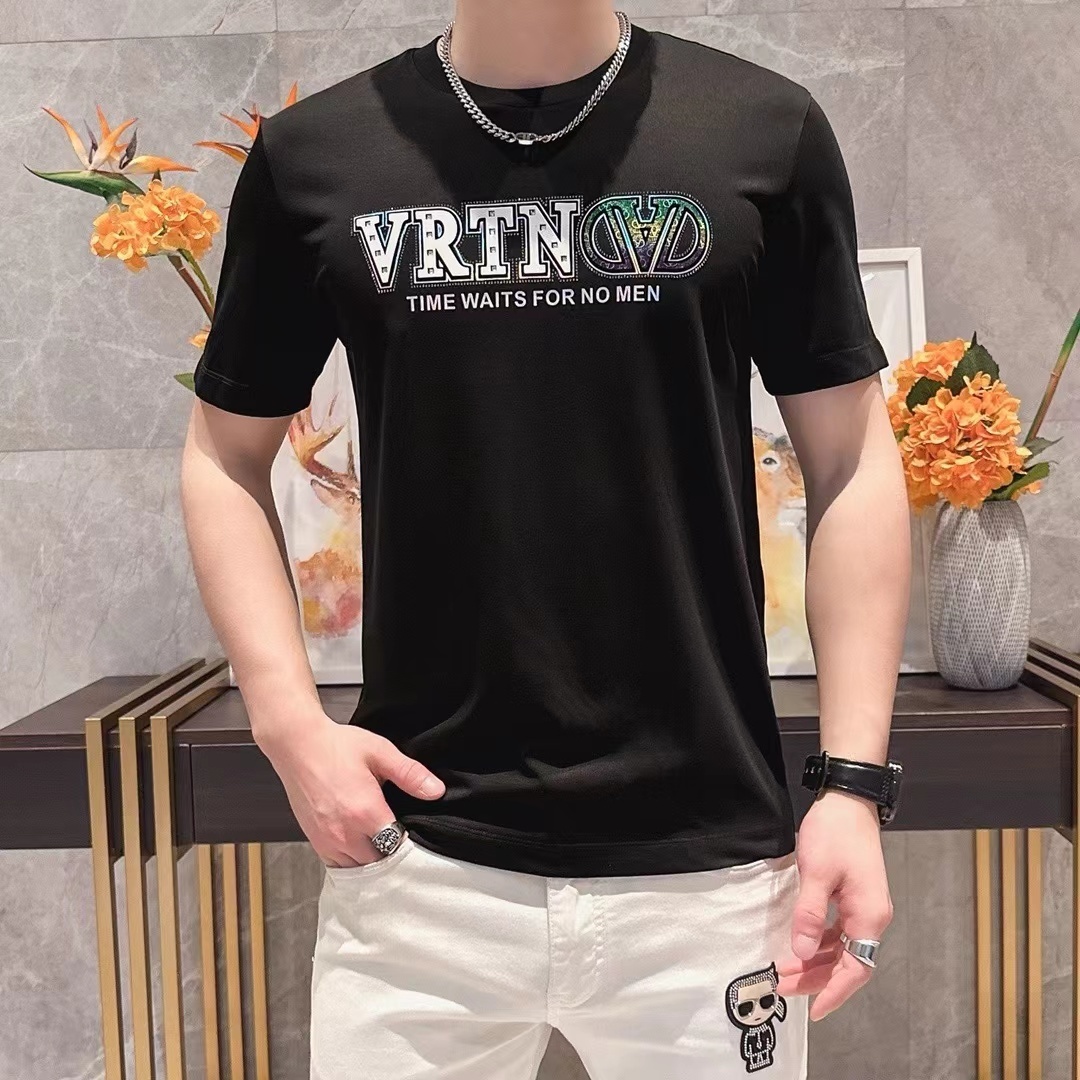 詳細な写真と価格については私に連絡してください。