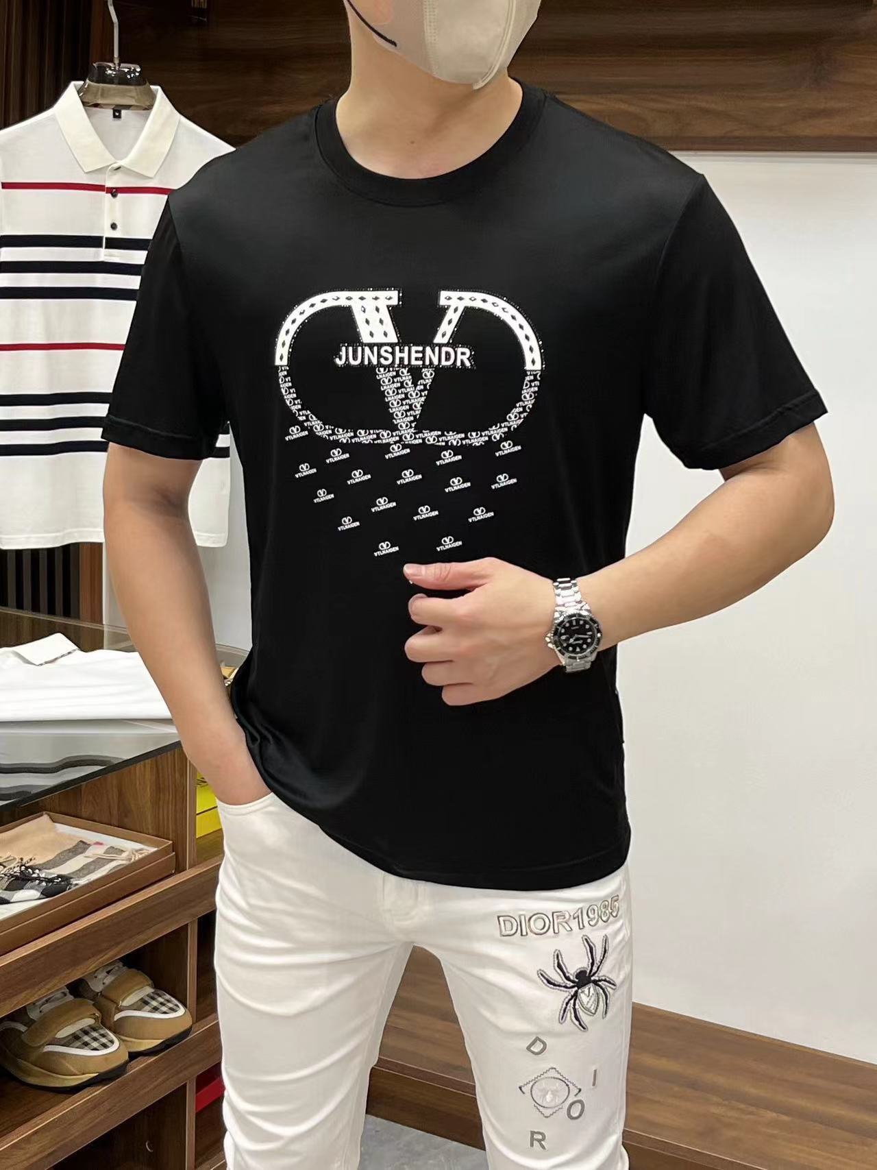 詳細な写真と価格については私に連絡してください。