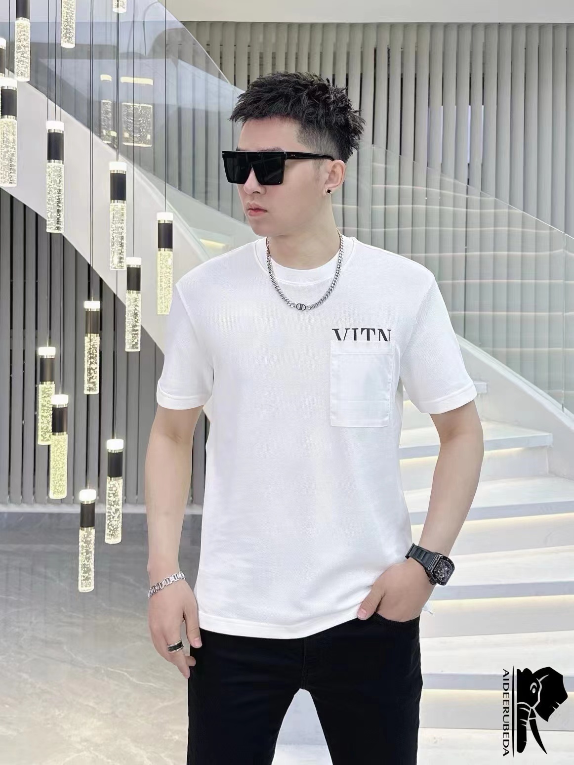 詳細な写真と価格については私に連絡してください。