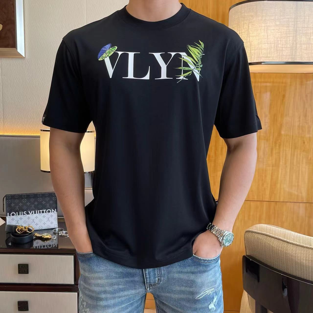 詳細な写真と価格については私に連絡してください。