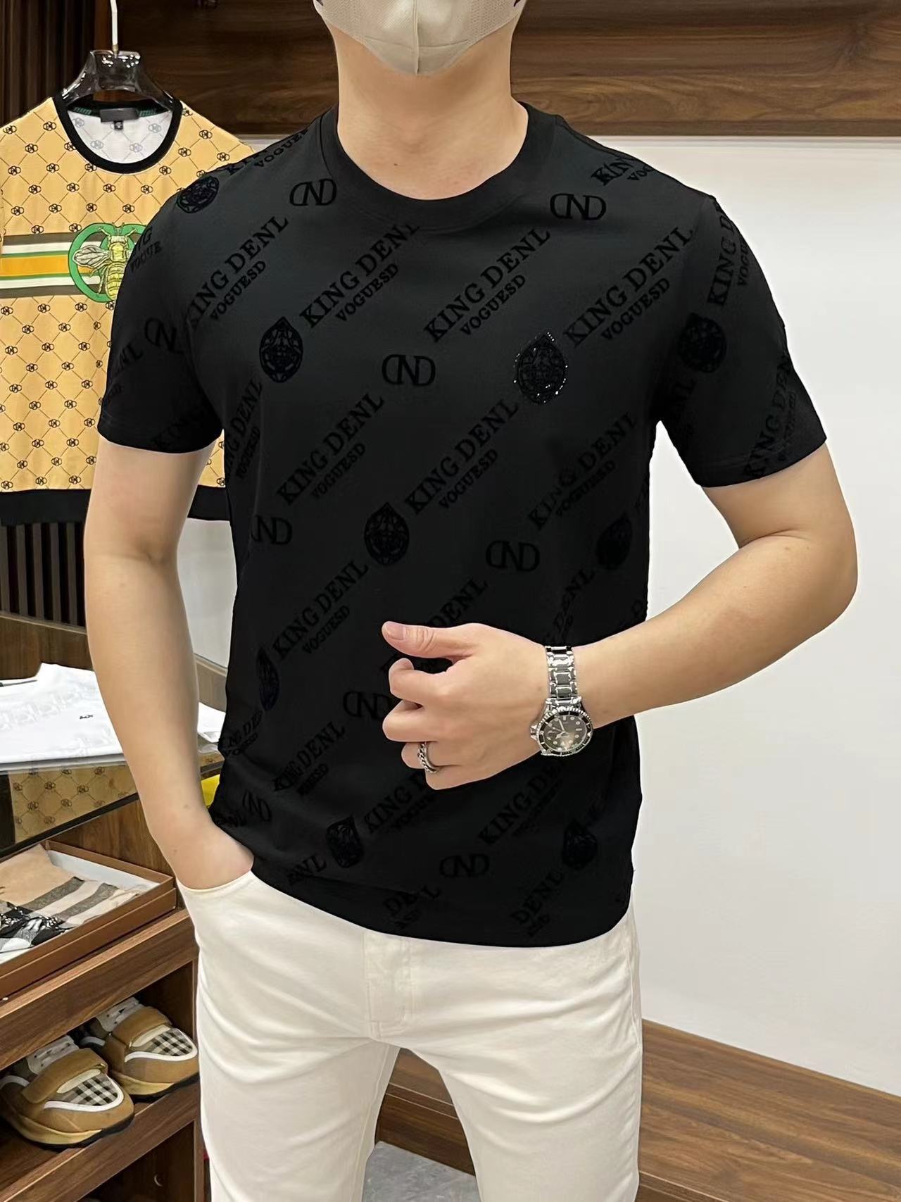 詳細な写真と価格については私に連絡してください。