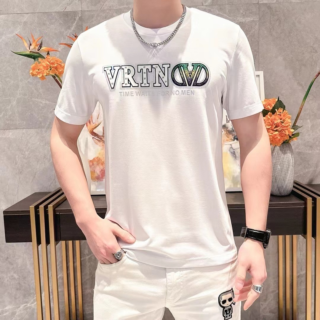 詳細な写真と価格については私に連絡してください。