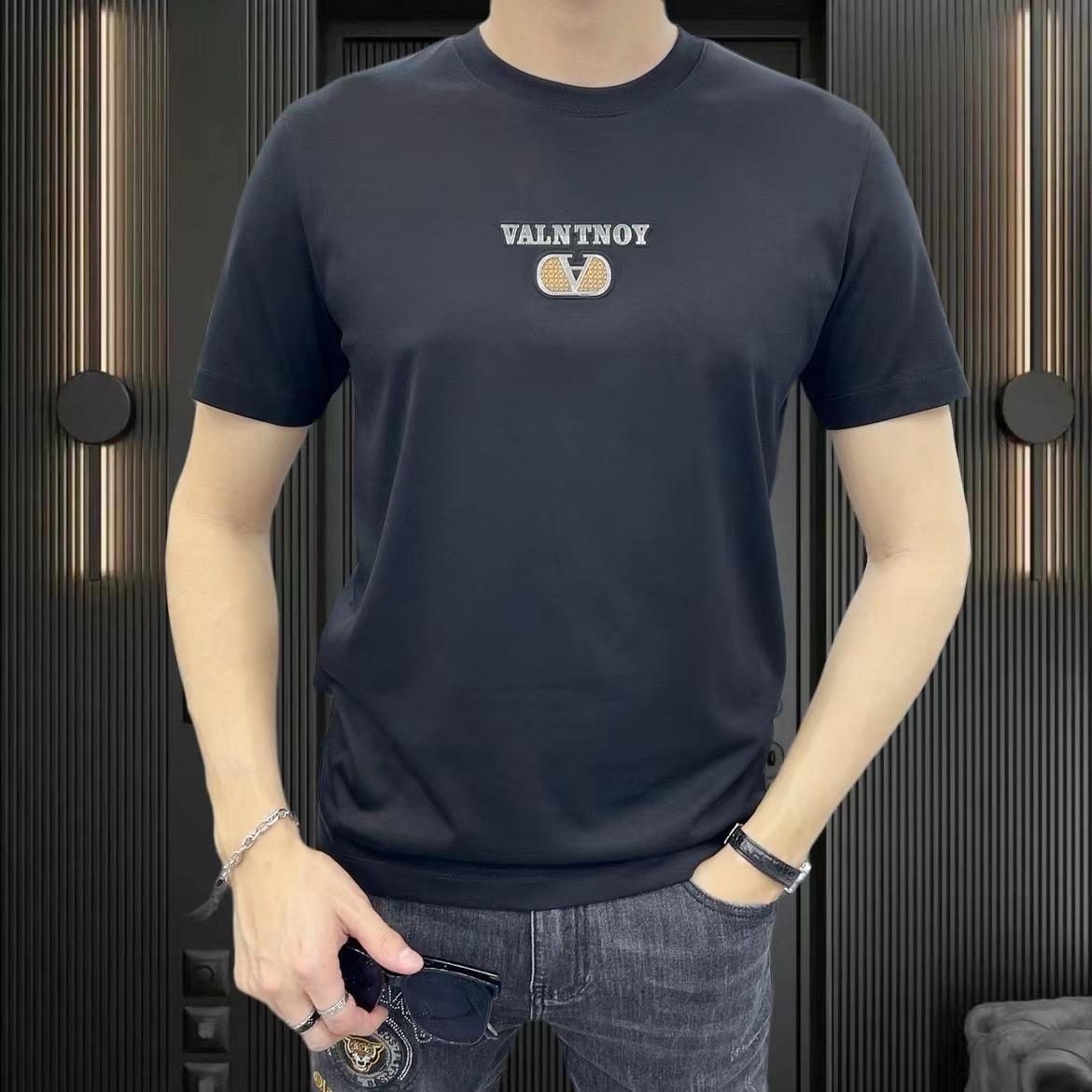 詳細な写真と価格については私に連絡してください。