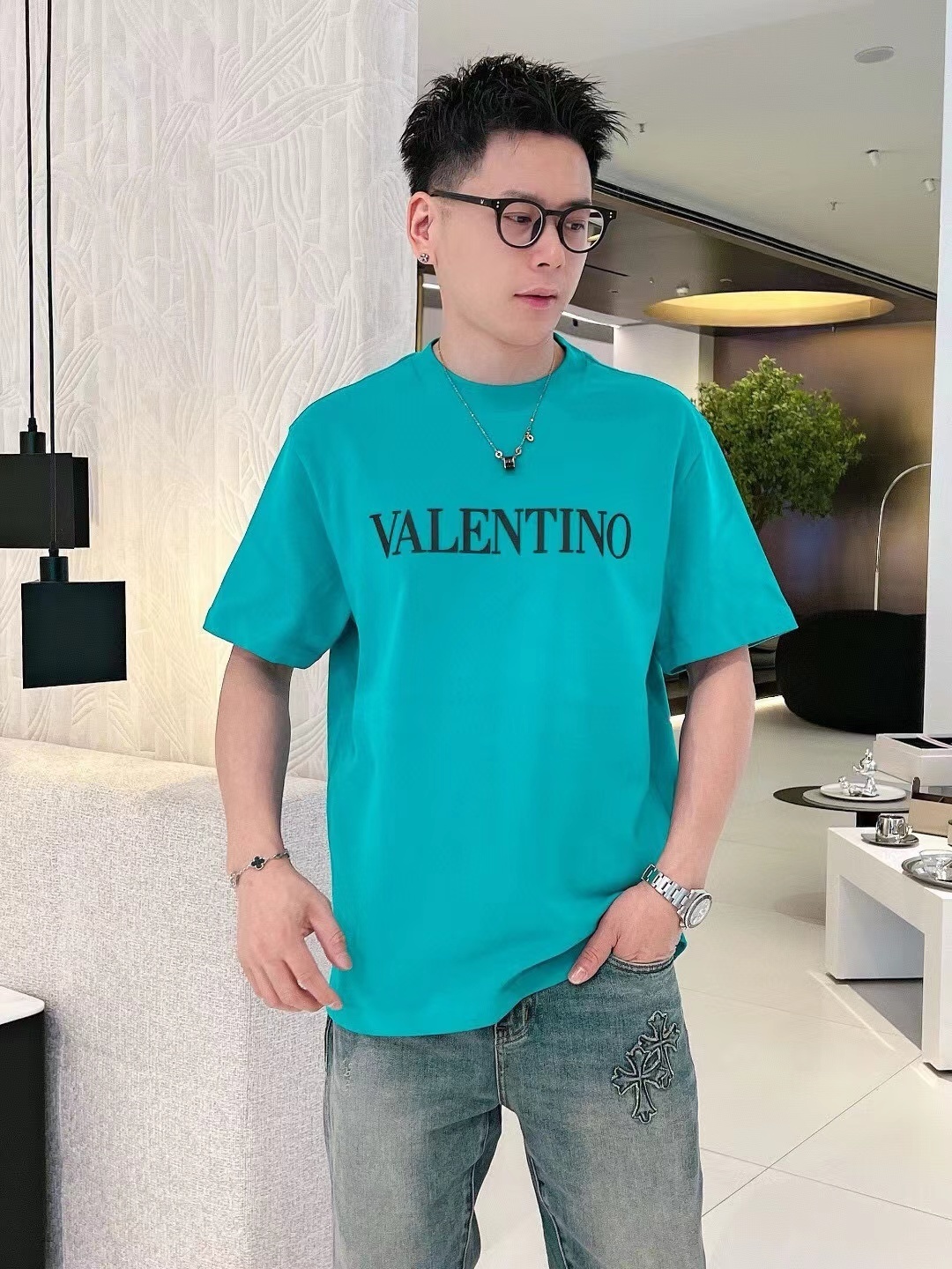 詳細な写真と価格については私に連絡してください。