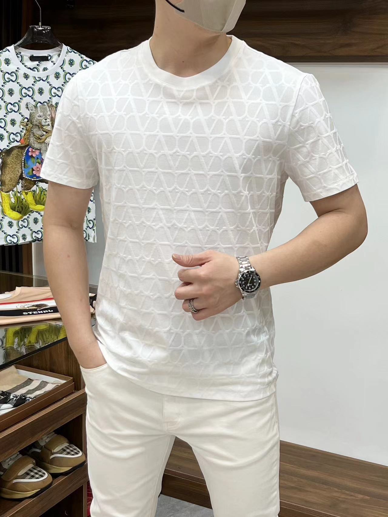 詳細な写真と価格については私に連絡してください。