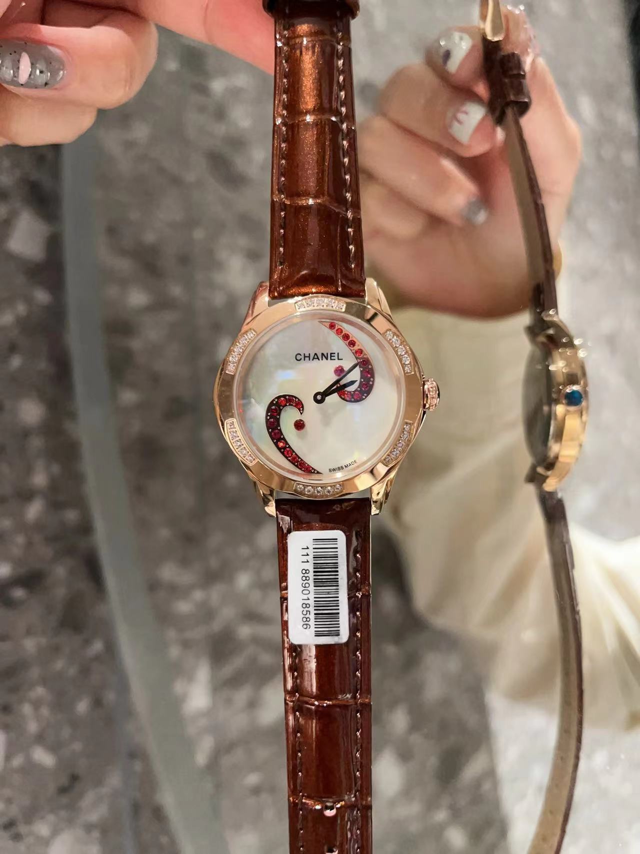 詳細な写真と価格については私に連絡してください。