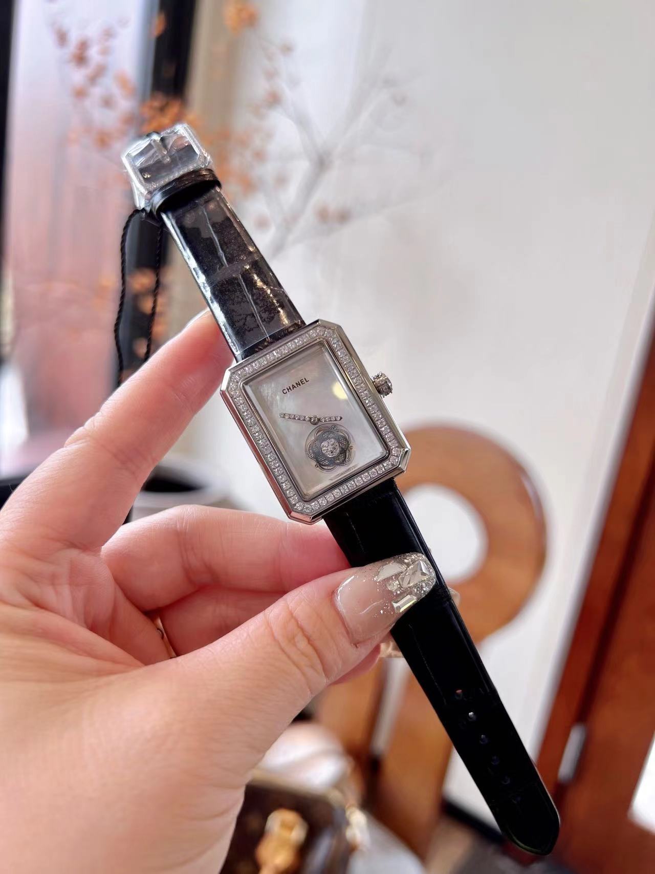 詳細な写真と価格については私に連絡してください。