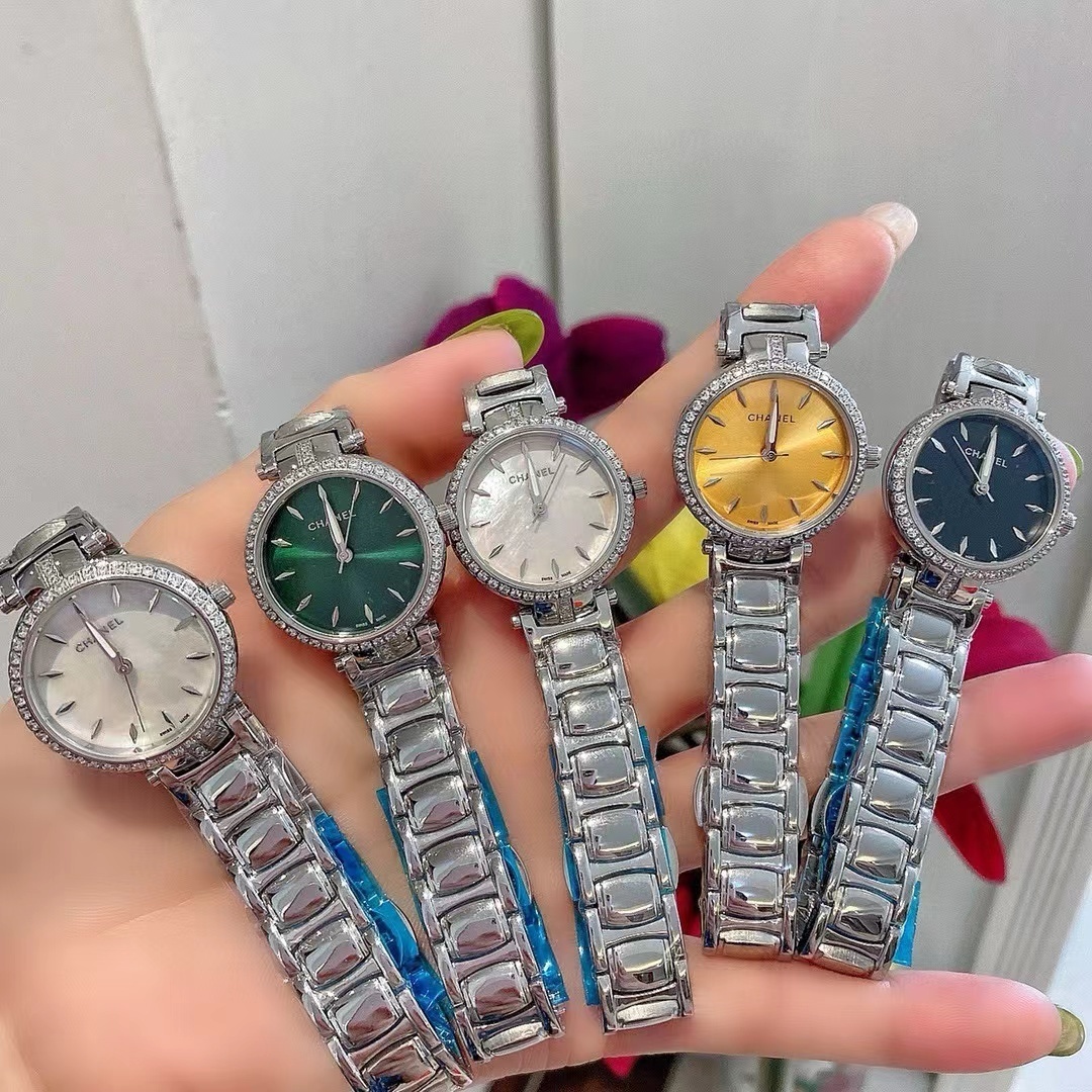 詳細な写真と価格については私に連絡してください。