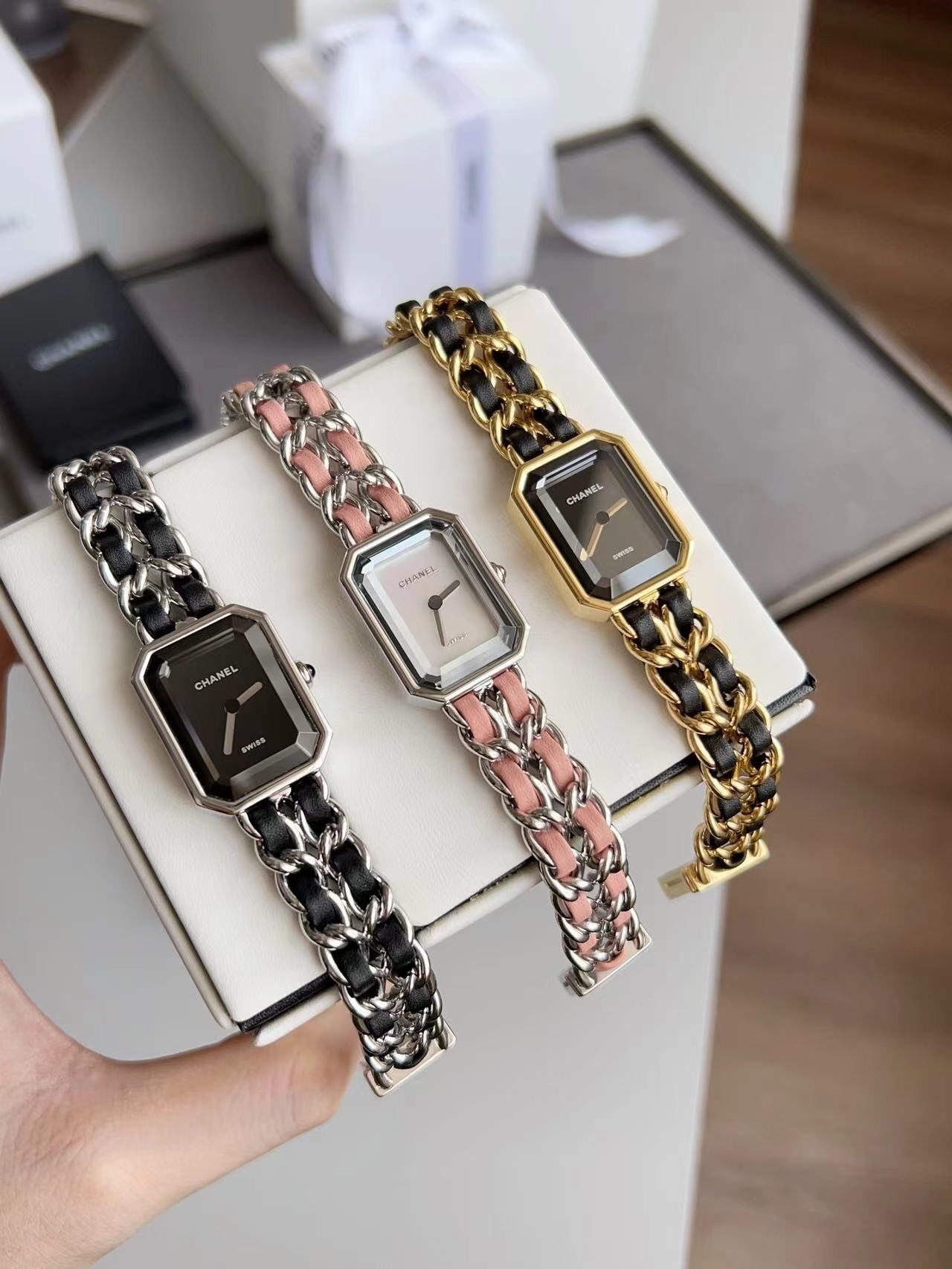 詳細な写真と価格については私に連絡してください。