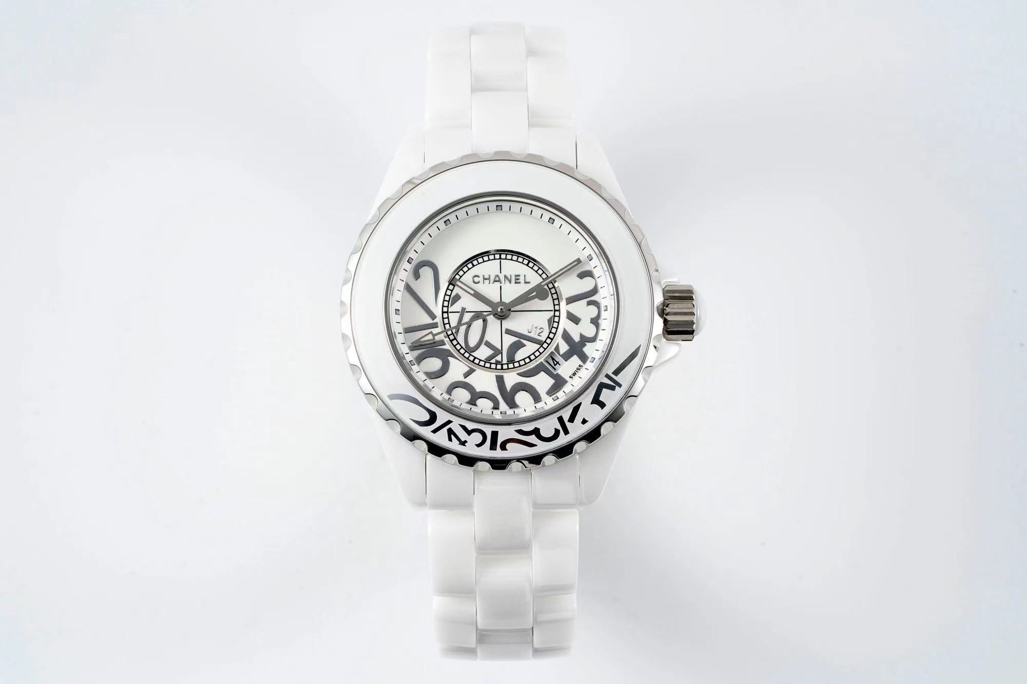 詳細な写真と価格については私に連絡してください。