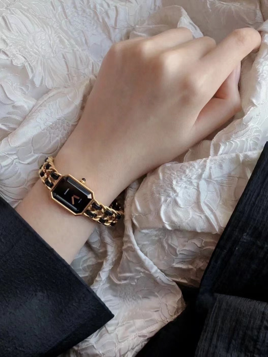 詳細な写真と価格については私に連絡してください。