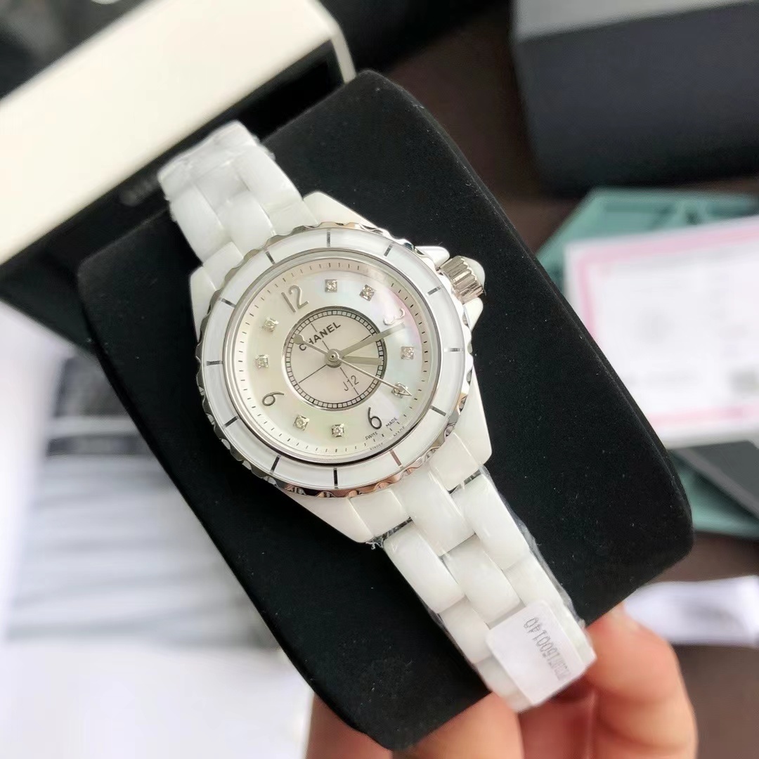 詳細な写真と価格については私に連絡してください。