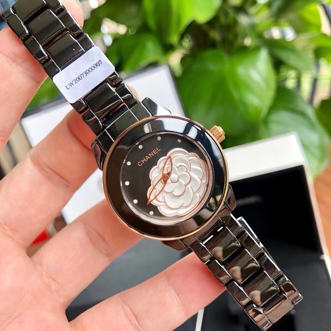 詳細な写真と価格については私に連絡してください。