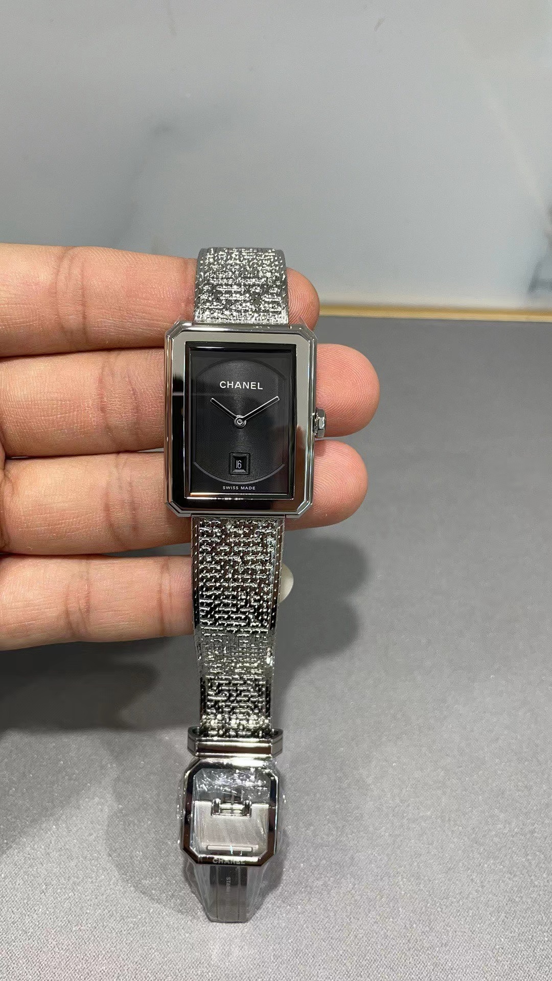 詳細な写真と価格については私に連絡してください。