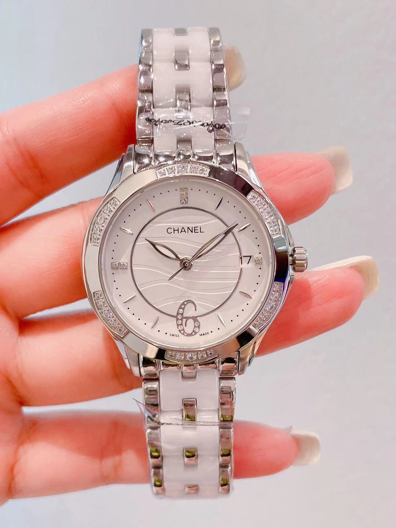 詳細な写真と価格については私に連絡してください。