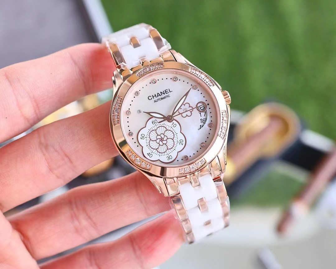 詳細な写真と価格については私に連絡してください。