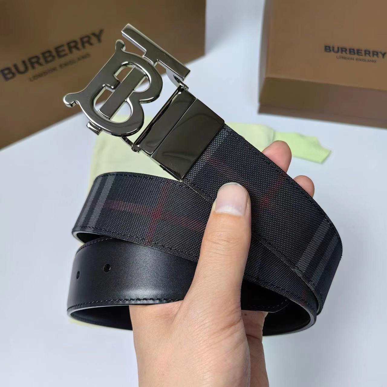 詳細な写真と価格については私に連絡してください。