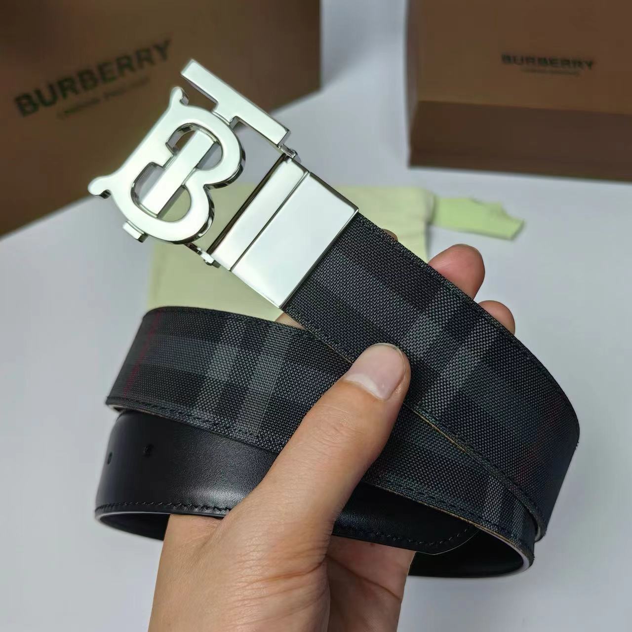 詳細な写真と価格については私に連絡してください。