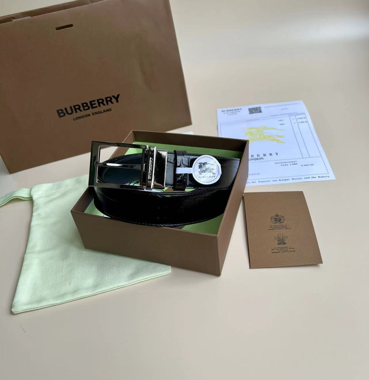 詳細な写真と価格については私に連絡してください。