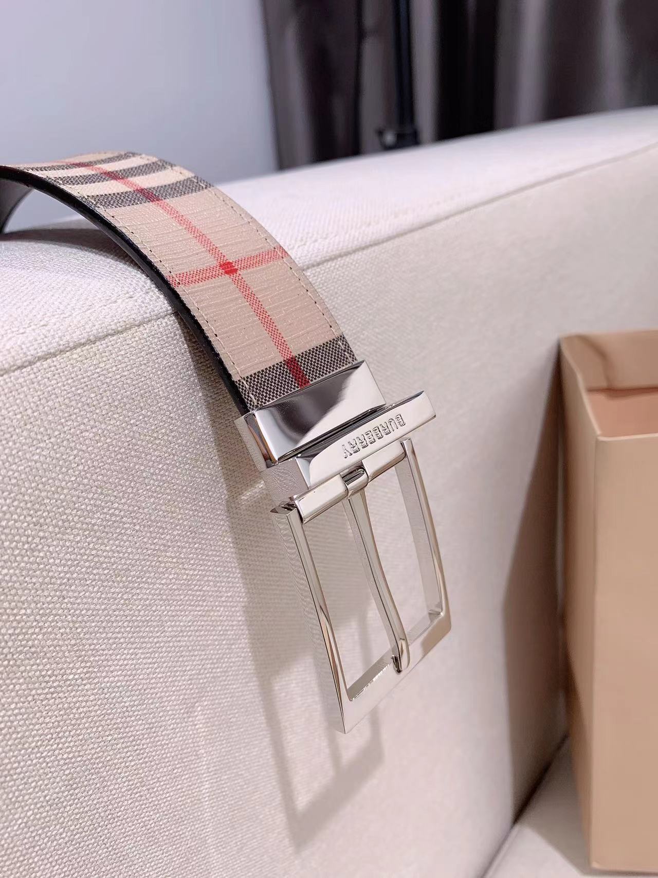 詳細な写真と価格については私に連絡してください。