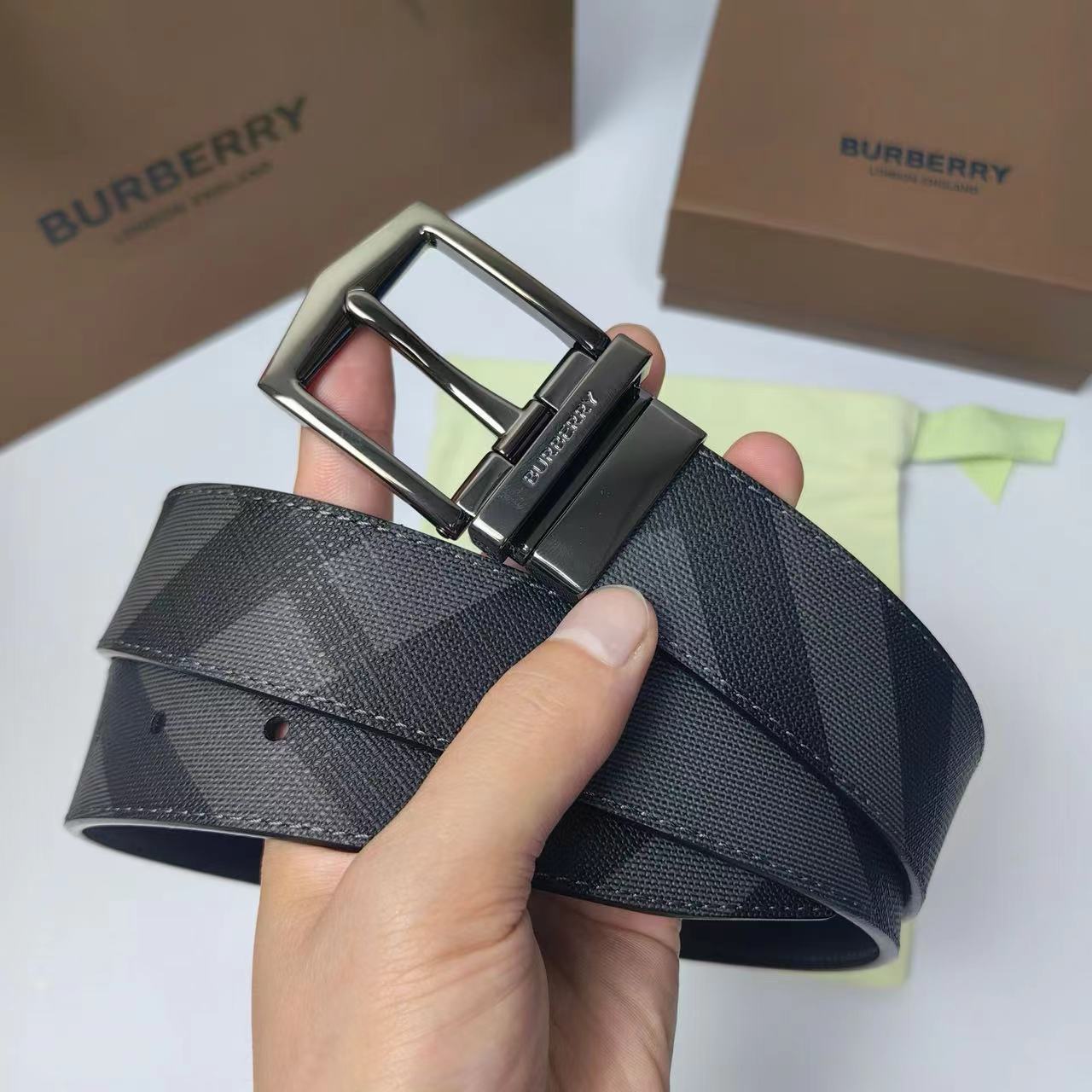 詳細な写真と価格については私に連絡してください。