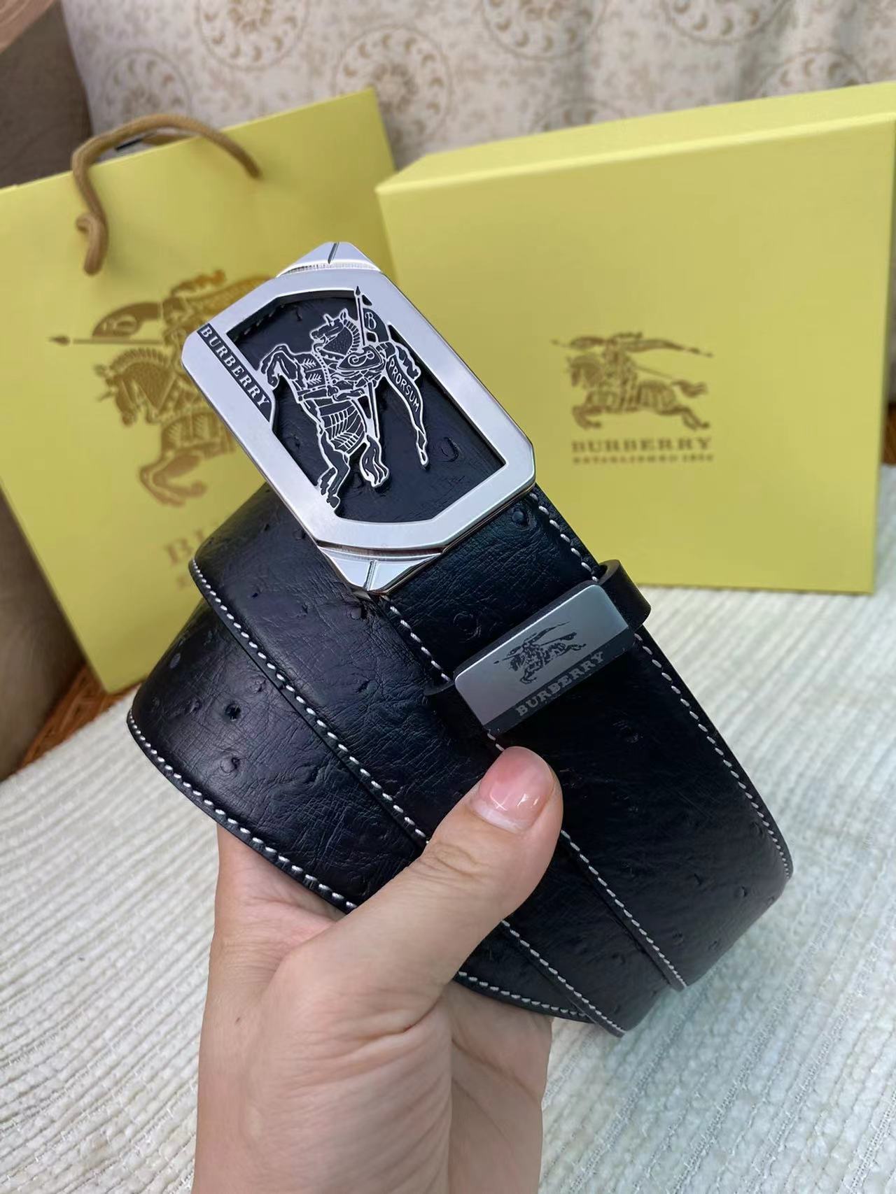 詳細な写真と価格については私に連絡してください。