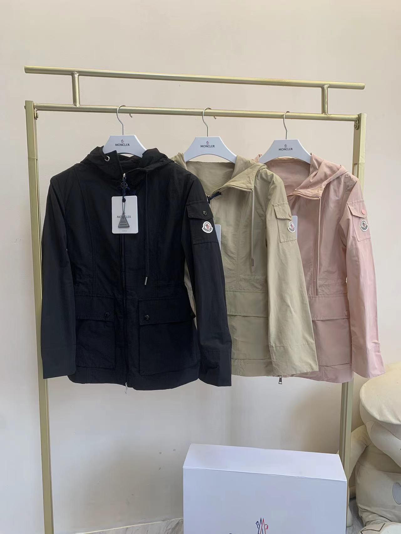 詳細な写真と価格については私に連絡してください。