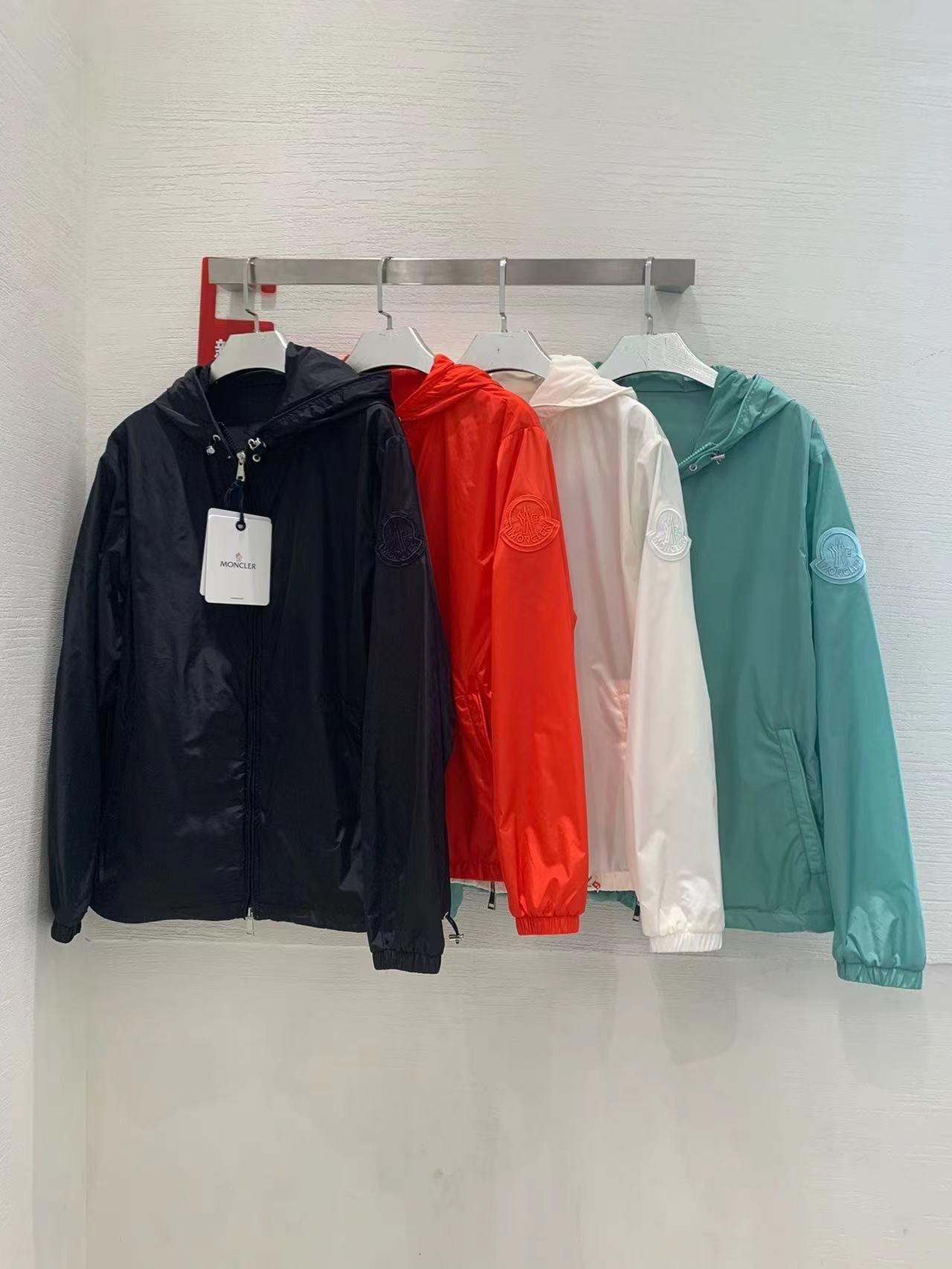 詳細な写真と価格については私に連絡してください。