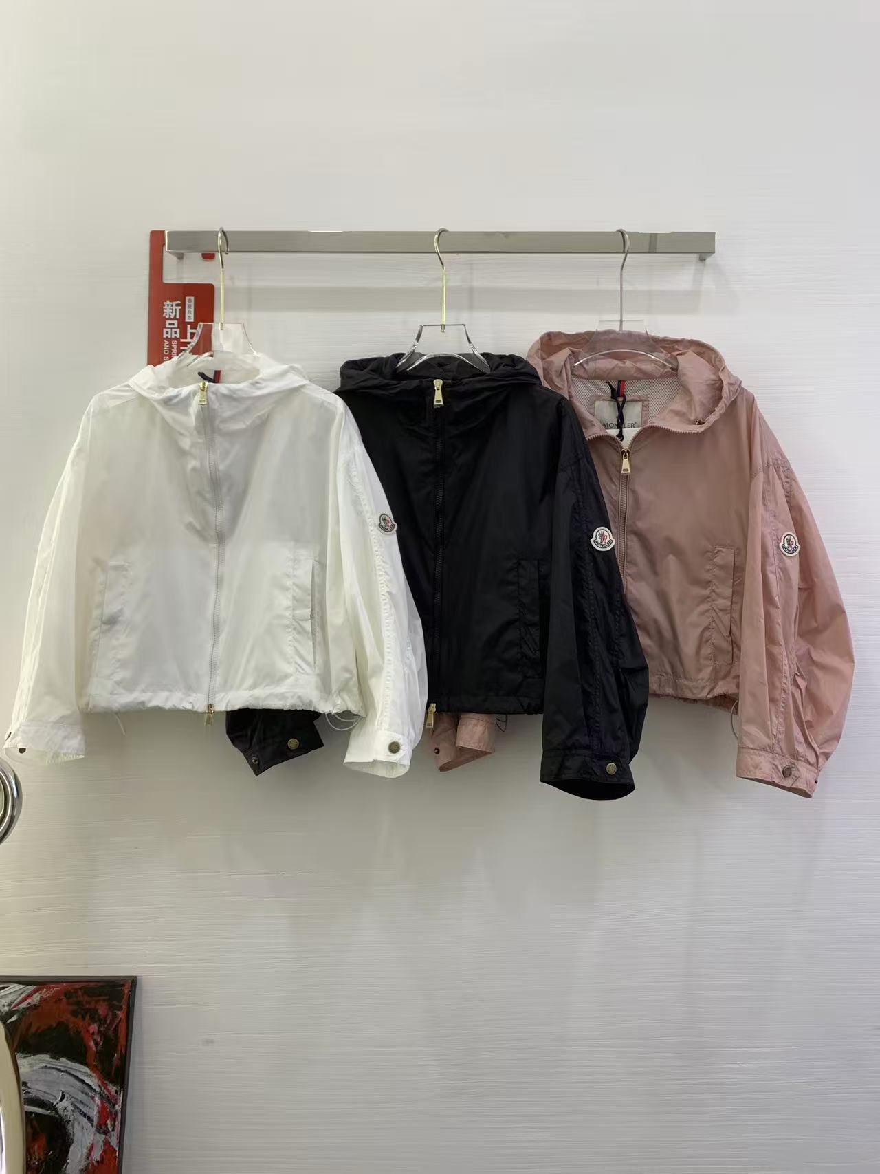 詳細な写真と価格については私に連絡してください。