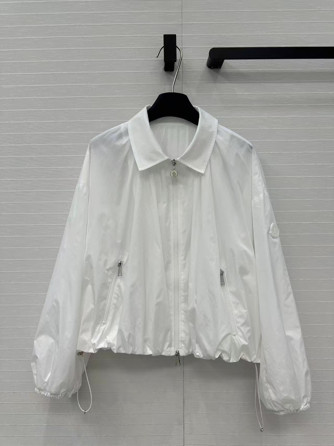 詳細な写真と価格については私に連絡してください。