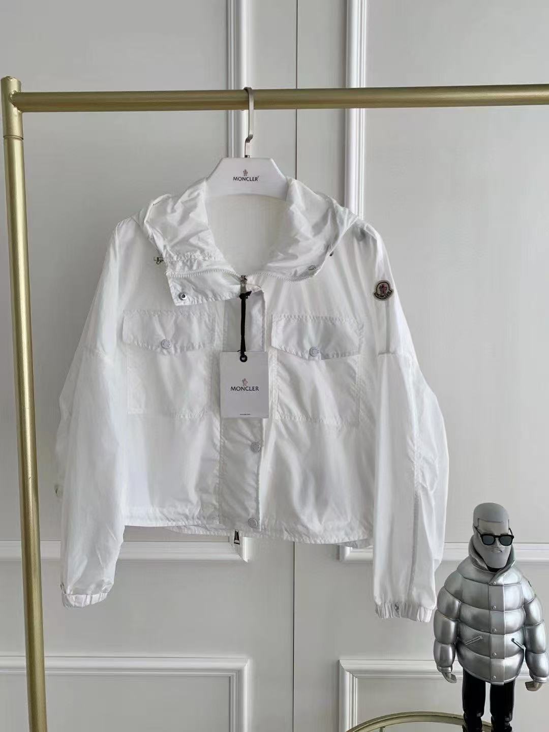 詳細な写真と価格については私に連絡してください。