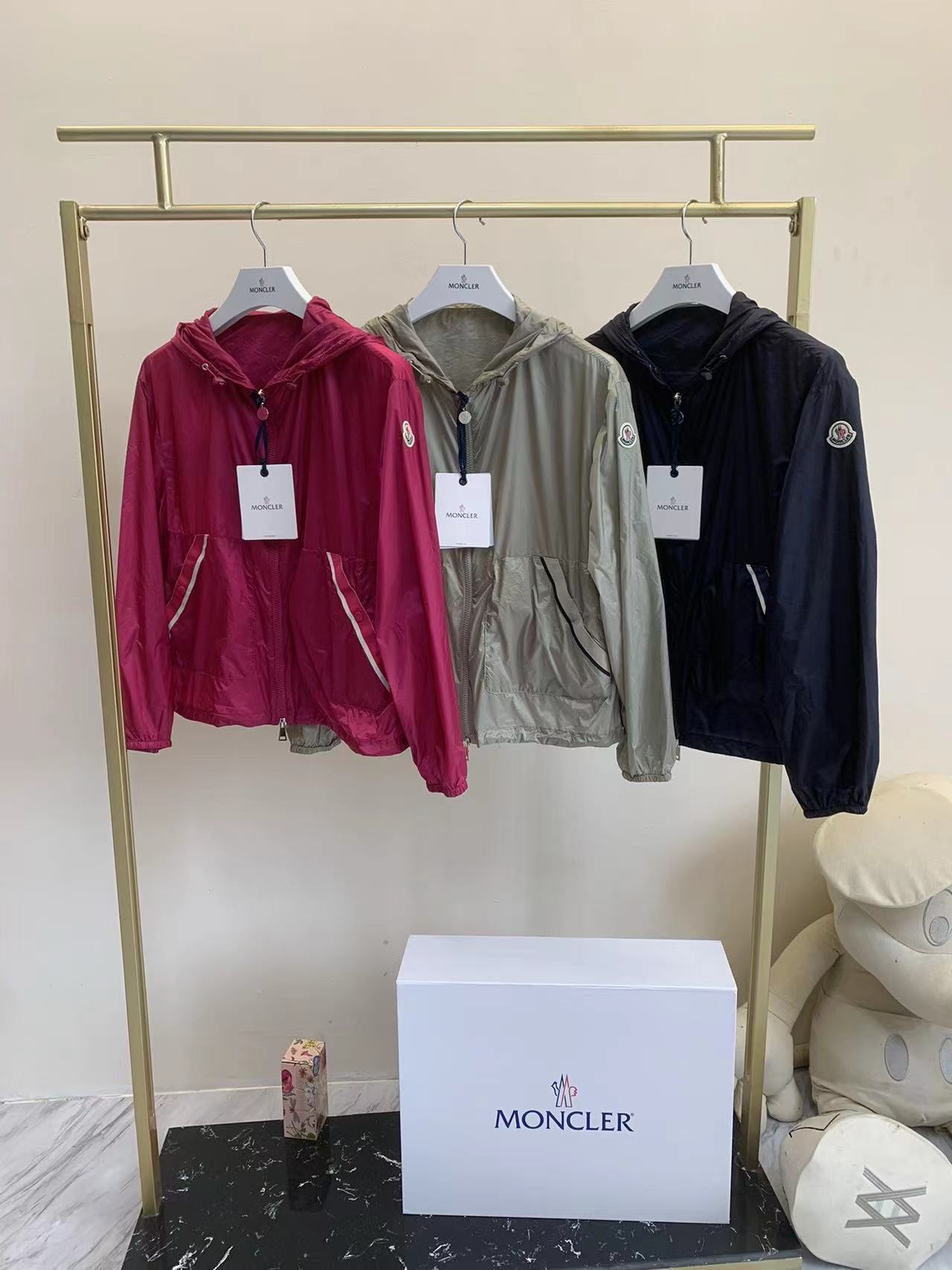 詳細な写真と価格については私に連絡してください。