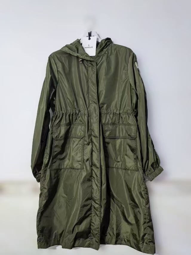 女:日焼け止めコート