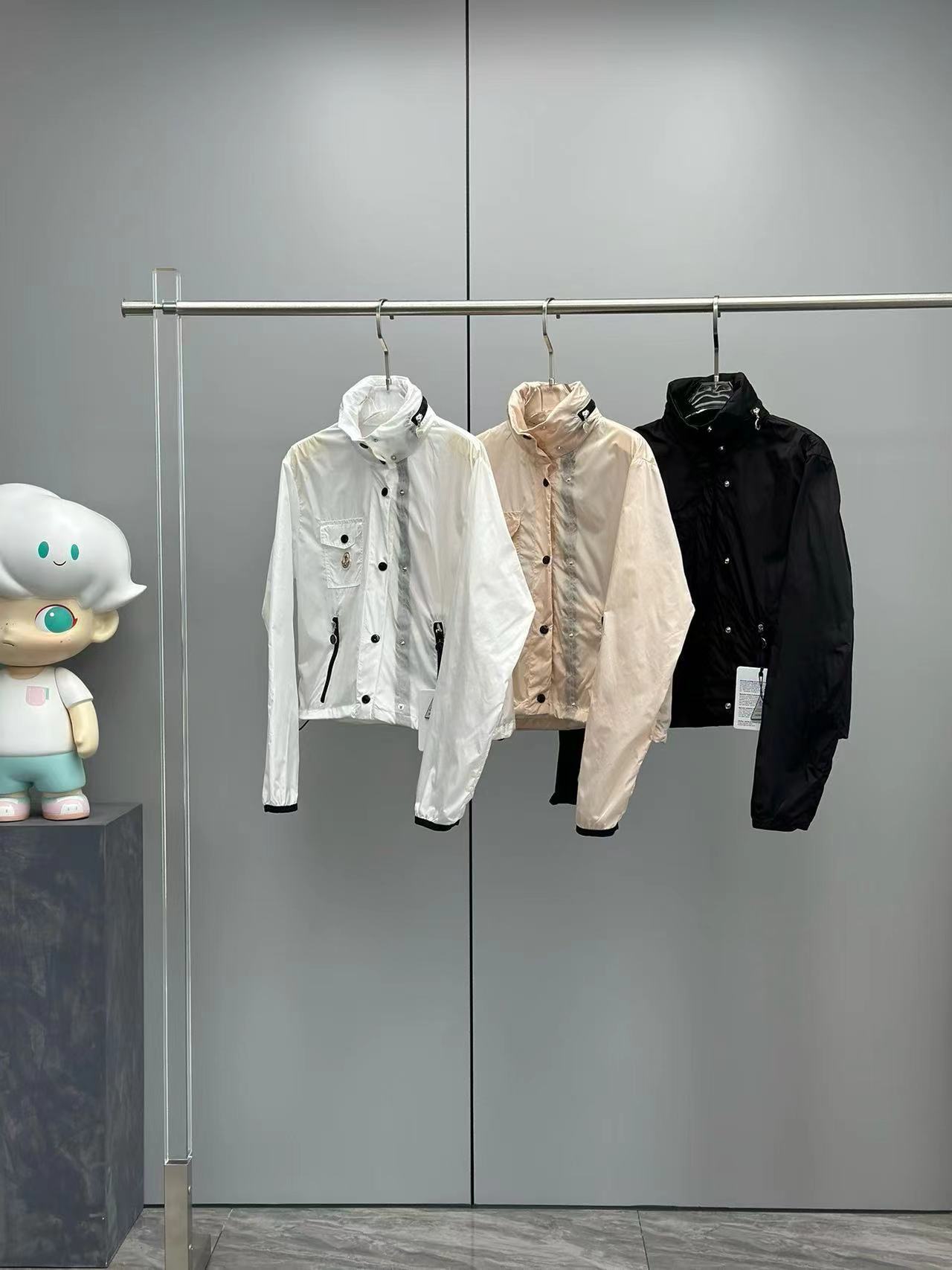 詳細な写真と価格については私に連絡してください。