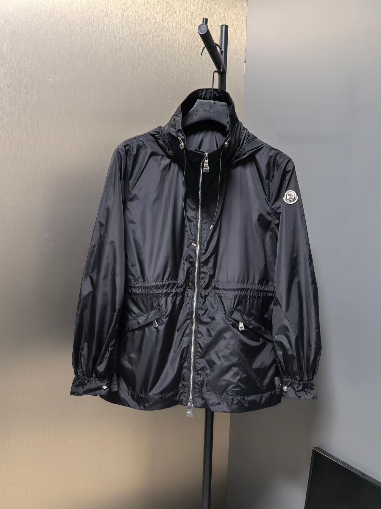 詳細な写真と価格については私に連絡してください。