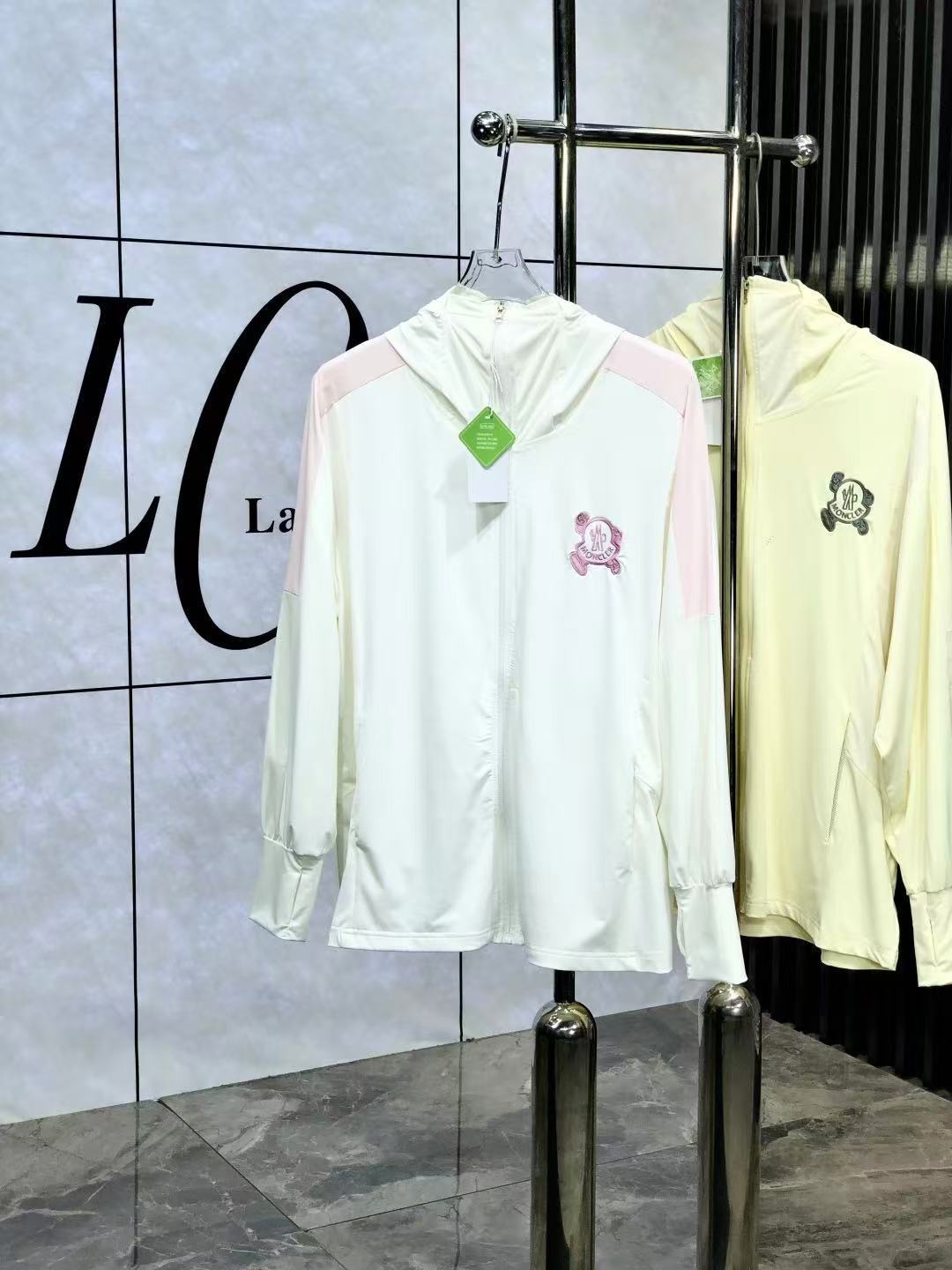 詳細な写真と価格については私に連絡してください。