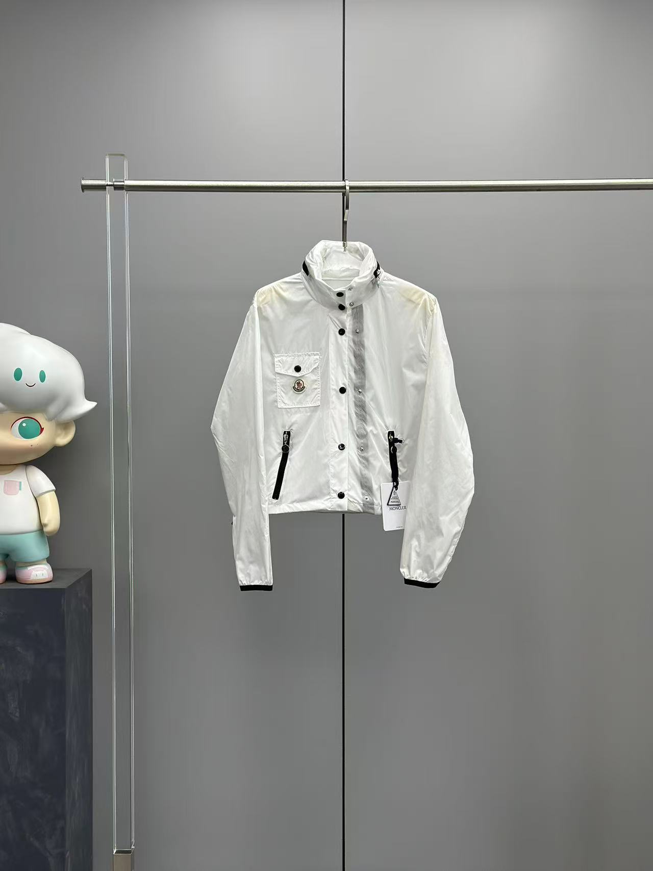 詳細な写真と価格については私に連絡してください。