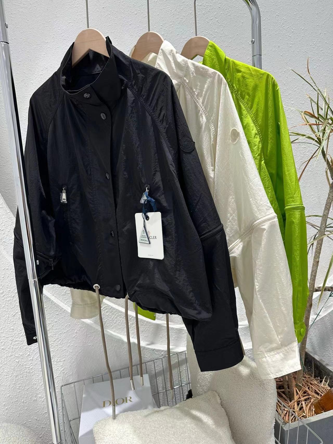 詳細な写真と価格については私に連絡してください。