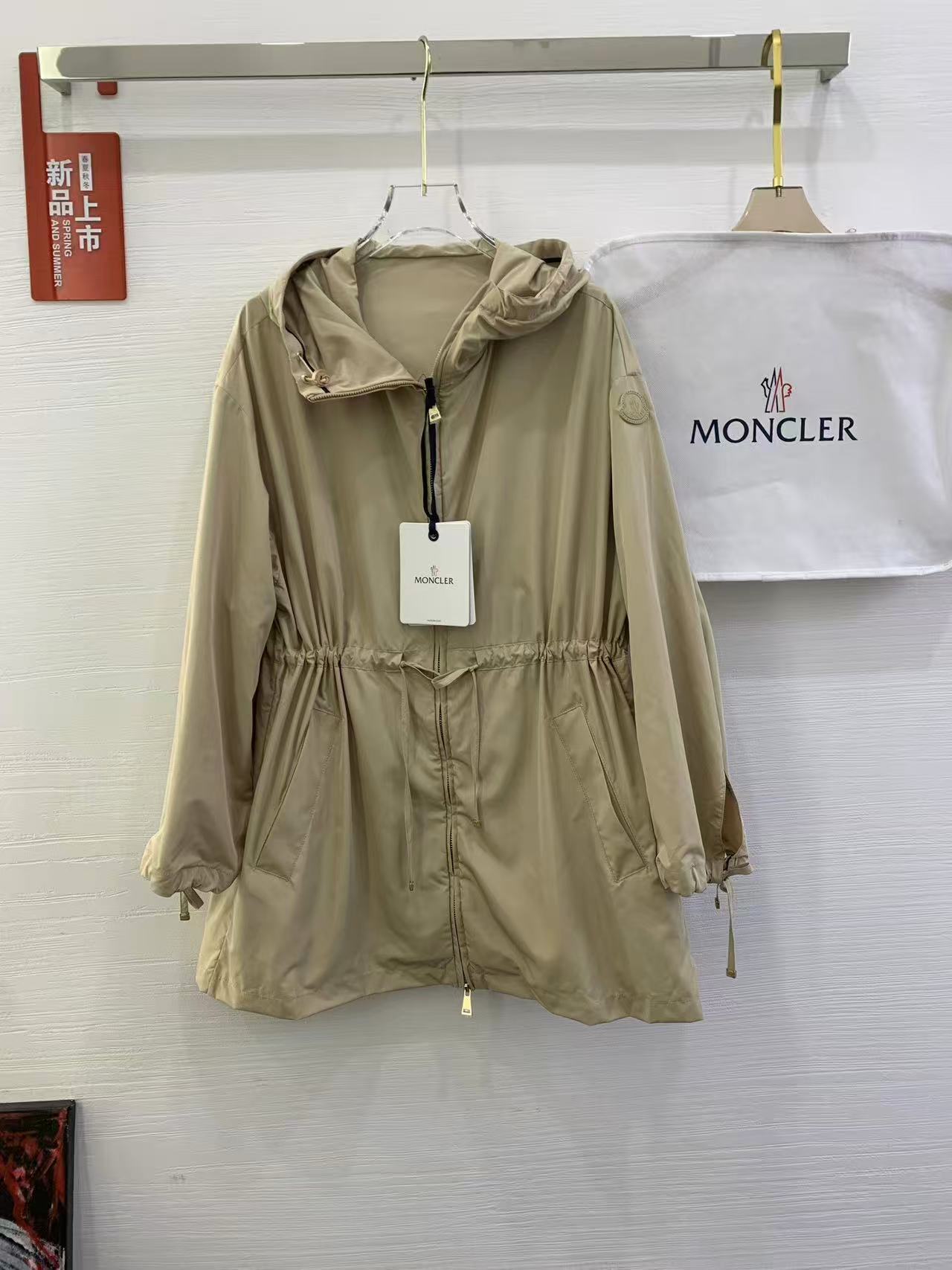 詳細な写真と価格については私に連絡してください。