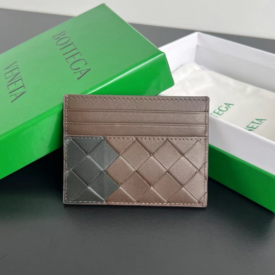 詳細な写真と価格については私に連絡してください。