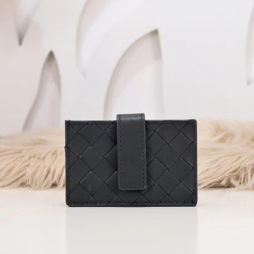 詳細な写真と価格については私に連絡してください。