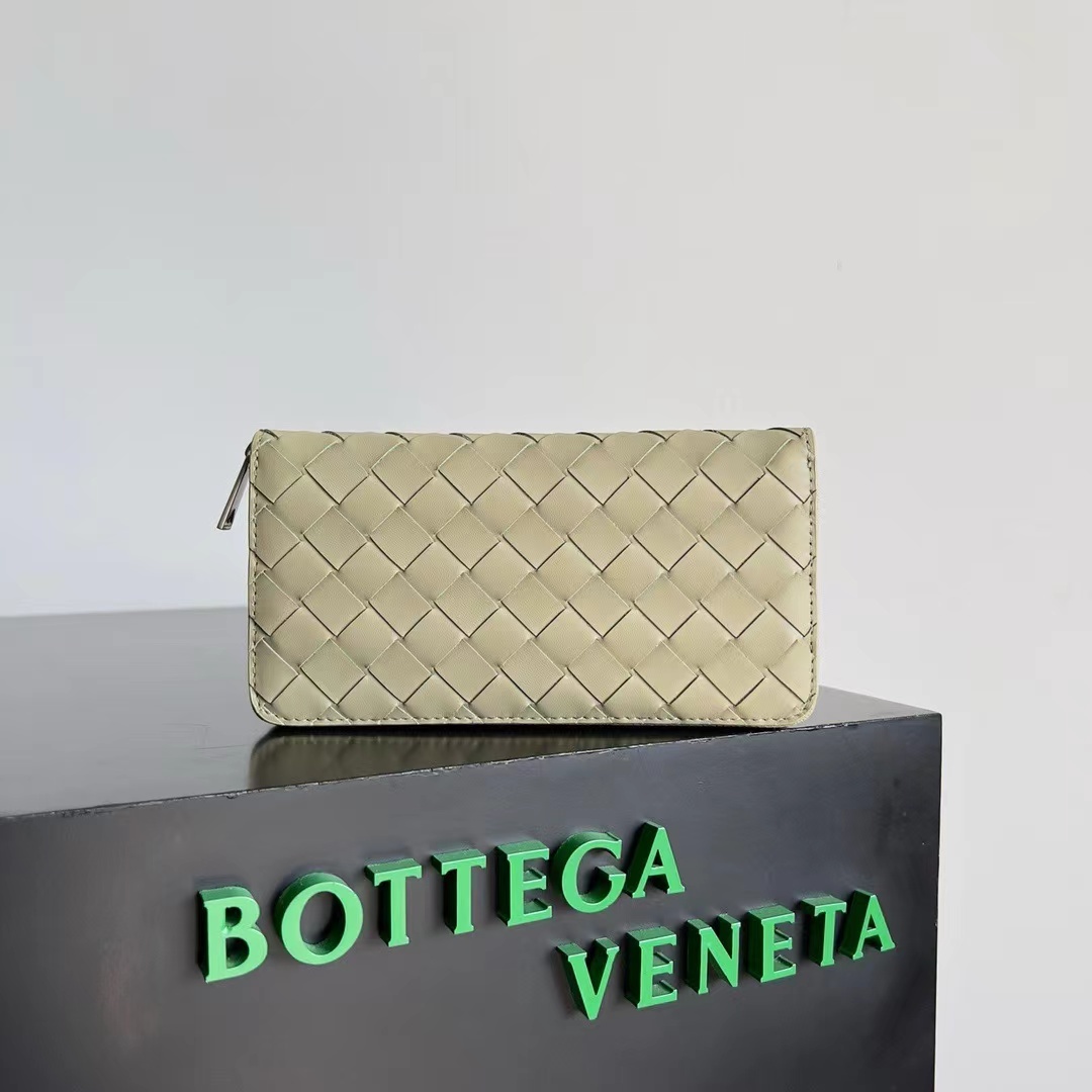 詳細な写真と価格については私に連絡してください。