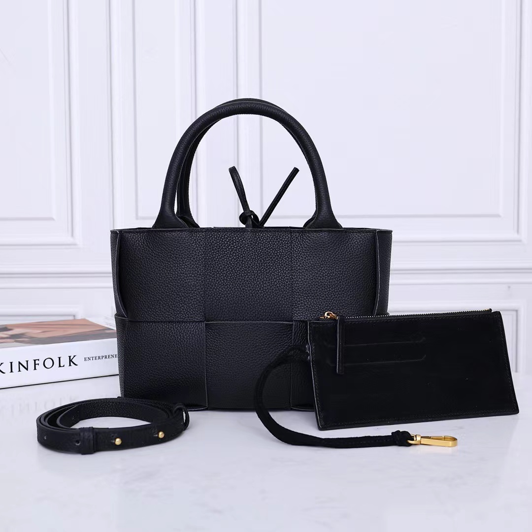 詳細な写真と価格については私に連絡してください。