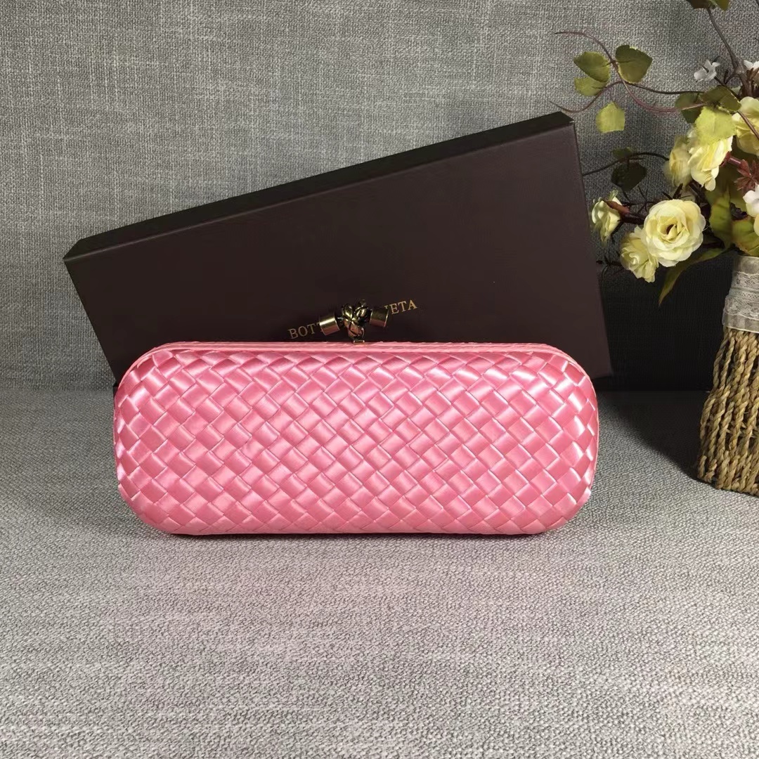 詳細な写真と価格については私に連絡してください。