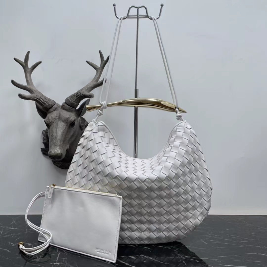 詳細な写真と価格については私に連絡してください。