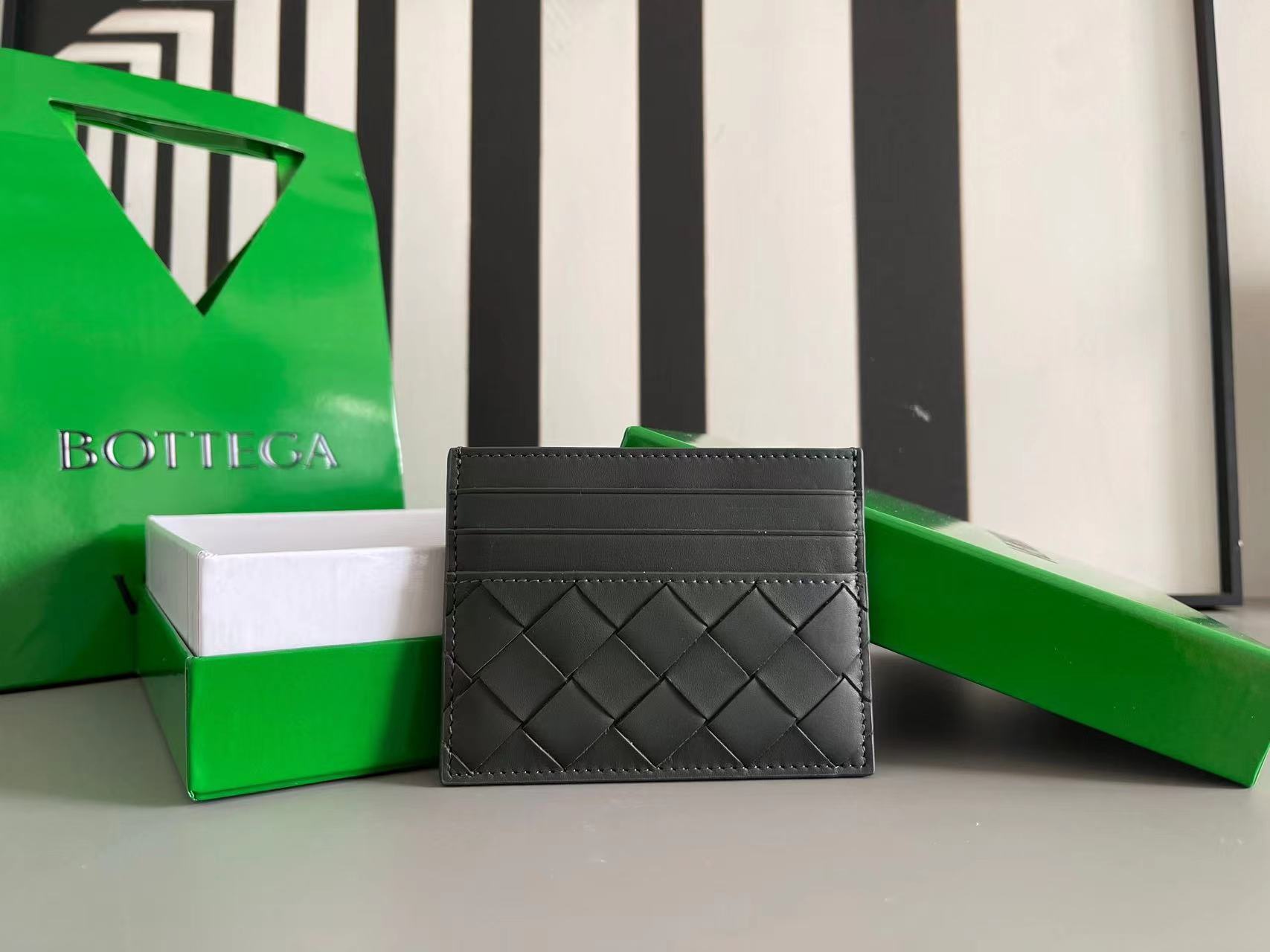 詳細な写真と価格については私に連絡してください。