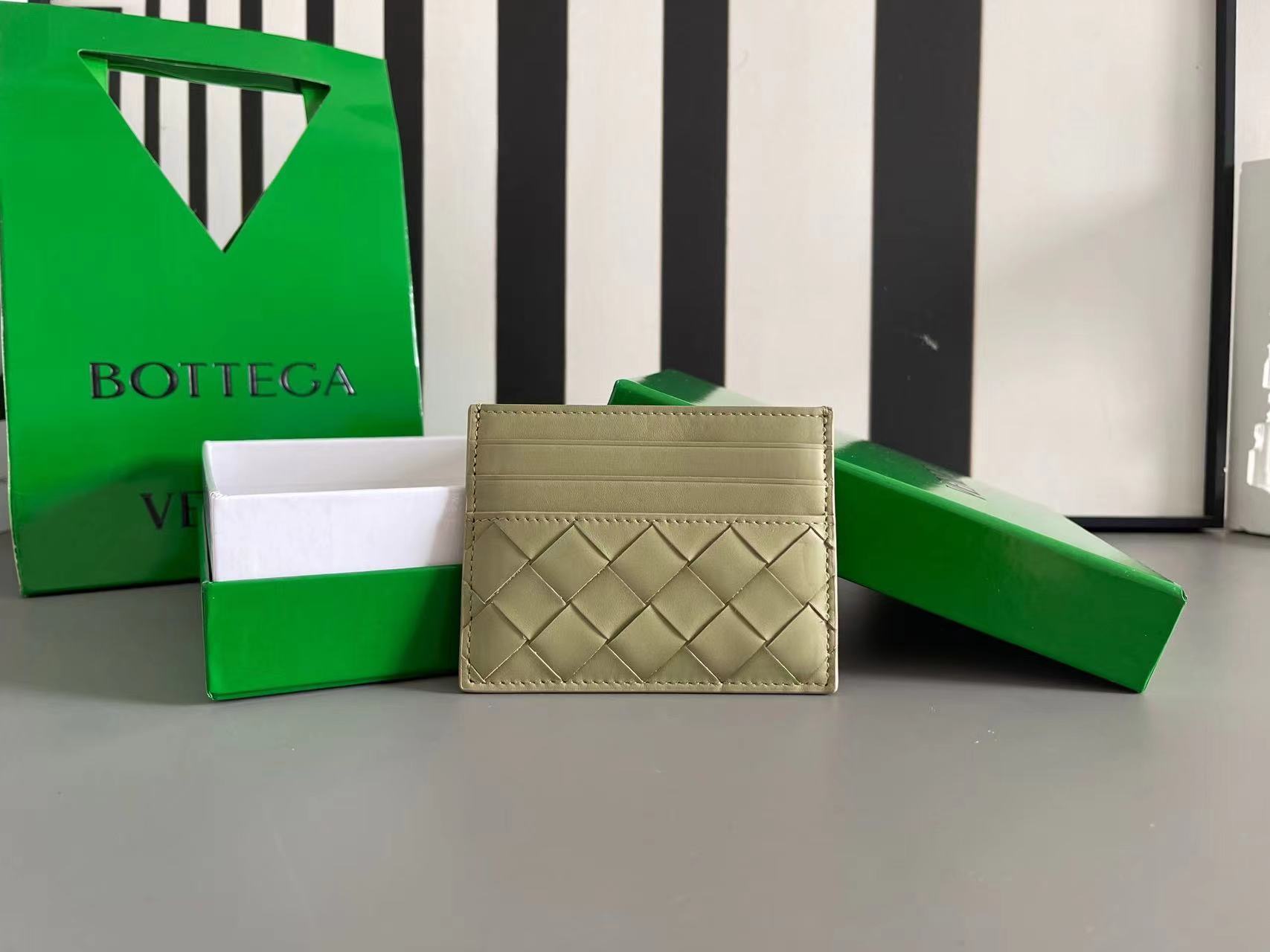 詳細な写真と価格については私に連絡してください。