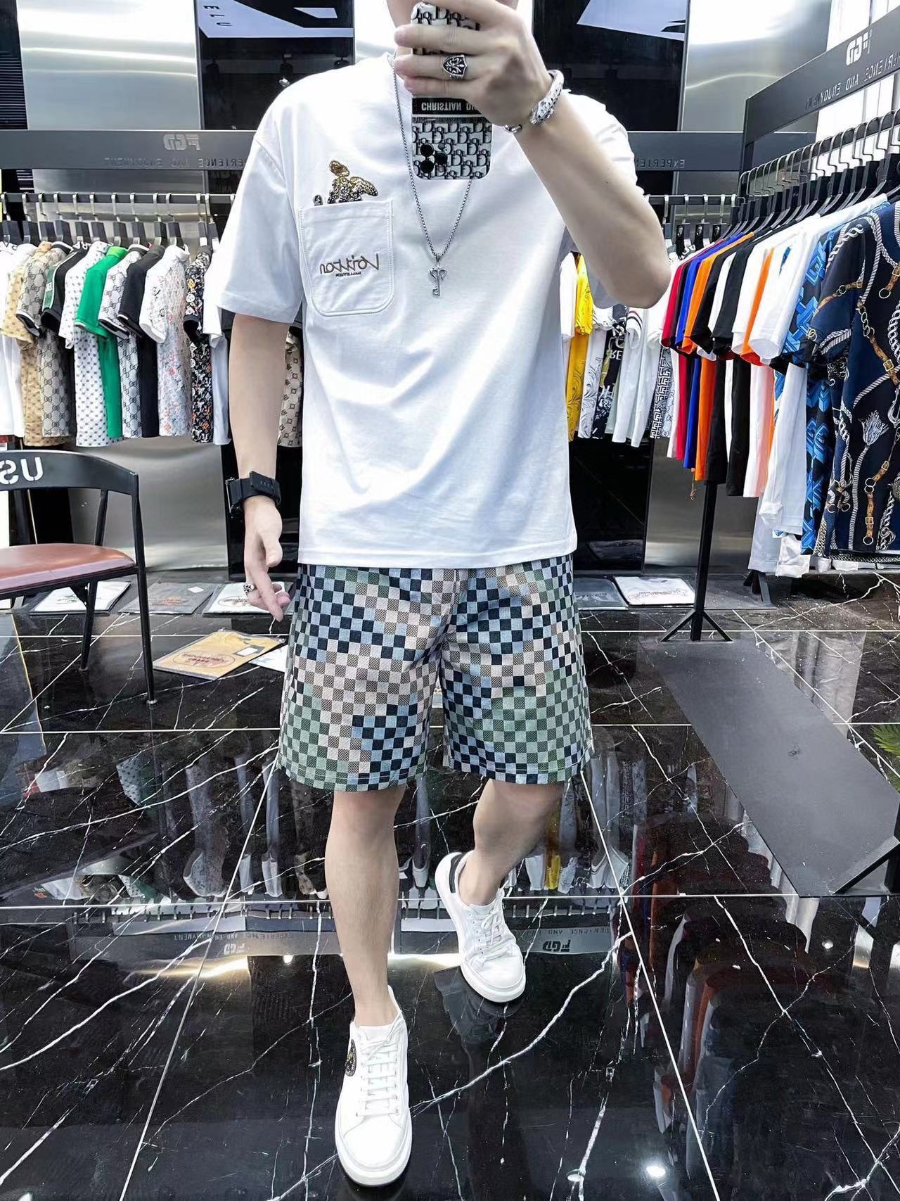 詳細な写真と価格については私に連絡してください