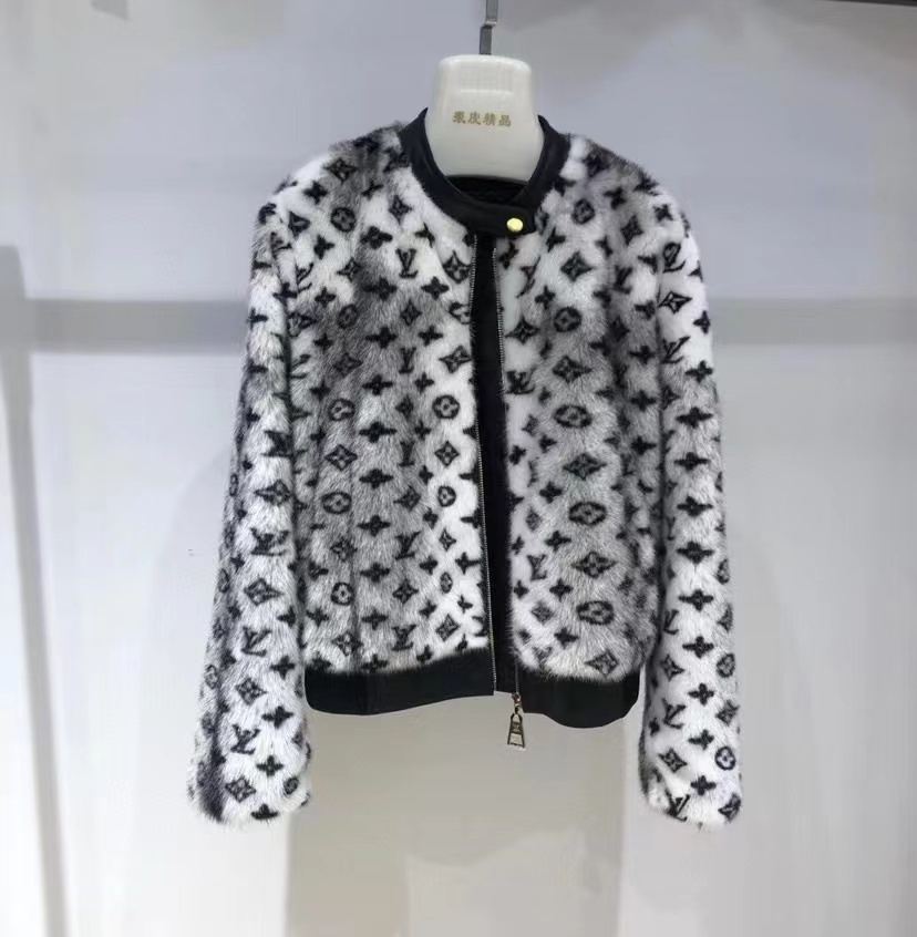 詳細な写真と価格については私に連絡してください