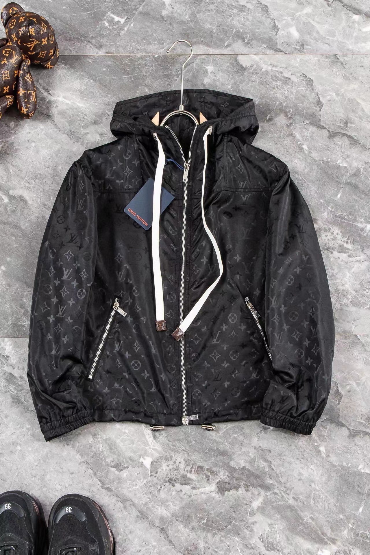 詳細な写真と価格については私に連絡してください